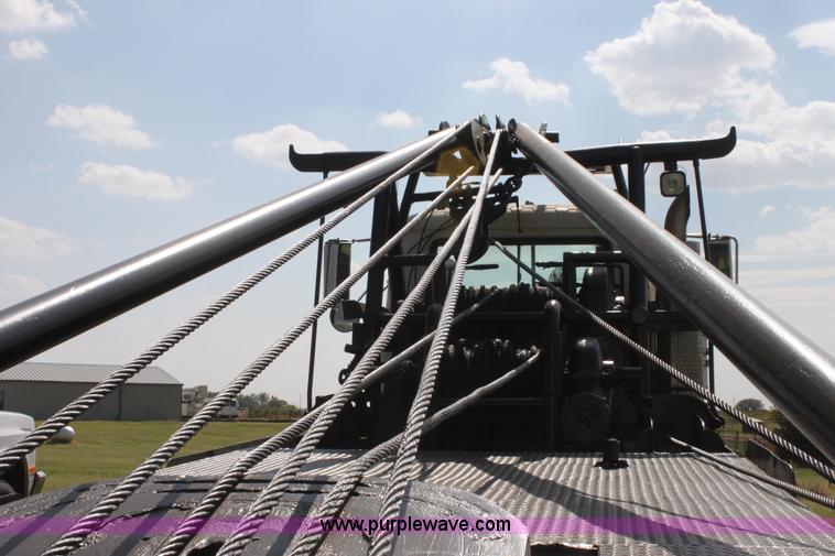 image for item F3355 1995 Mack RD6 rigging truck