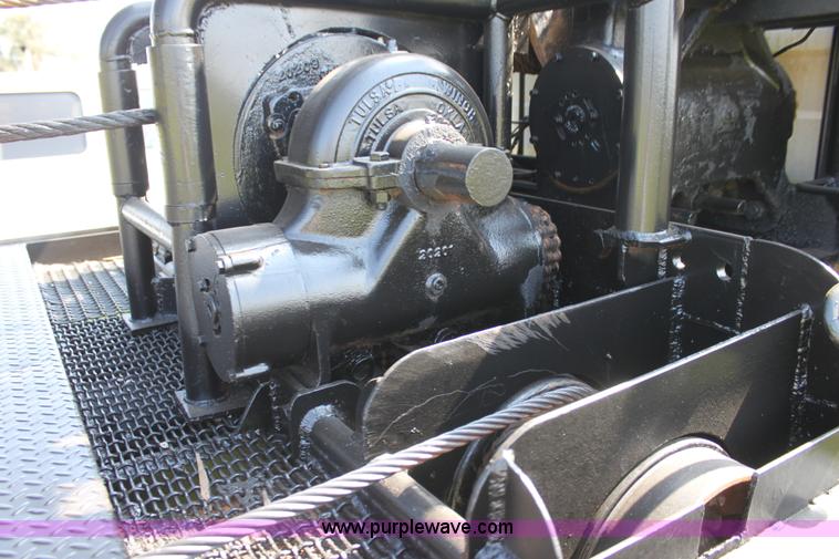 image for item F3355 1995 Mack RD6 rigging truck