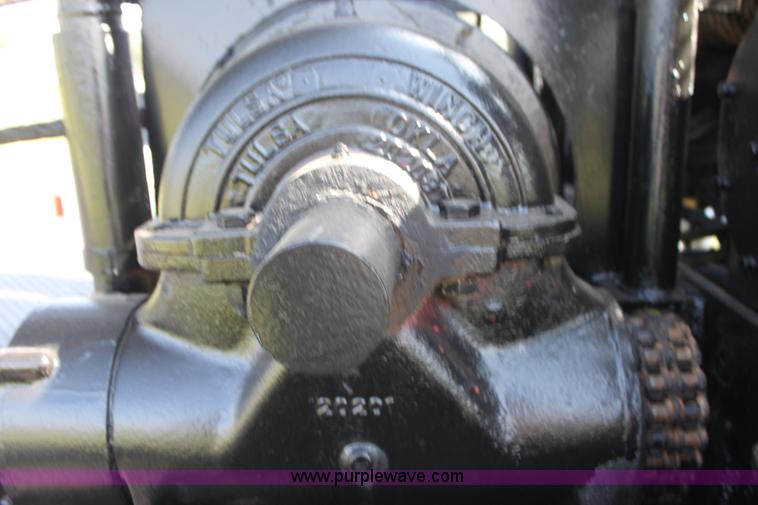 image for item F3355 1995 Mack RD6 rigging truck