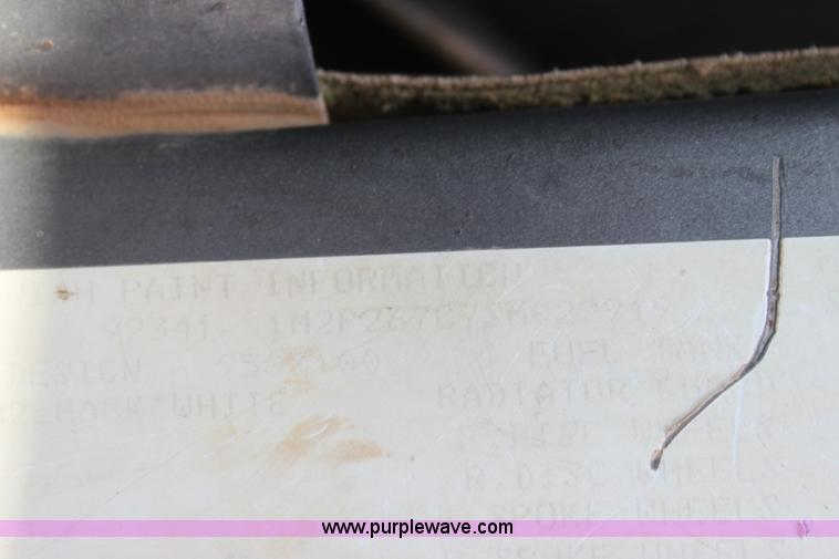 image for item F3355 1995 Mack RD6 rigging truck