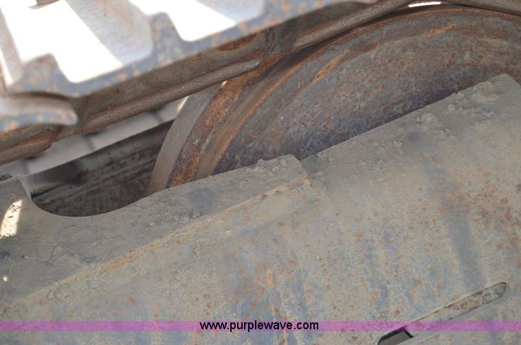 image for item F8339 2004 Kobelco SK210LC excavator