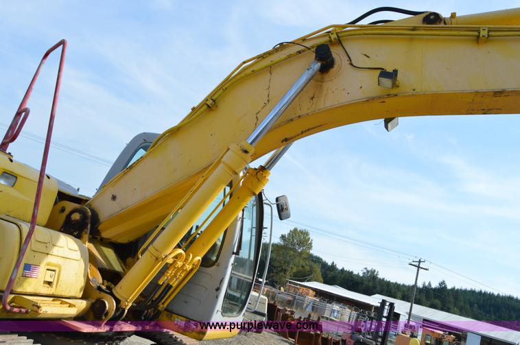 image for item F8339 2004 Kobelco SK210LC excavator