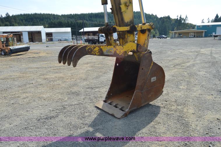 image for item F8339 2004 Kobelco SK210LC excavator
