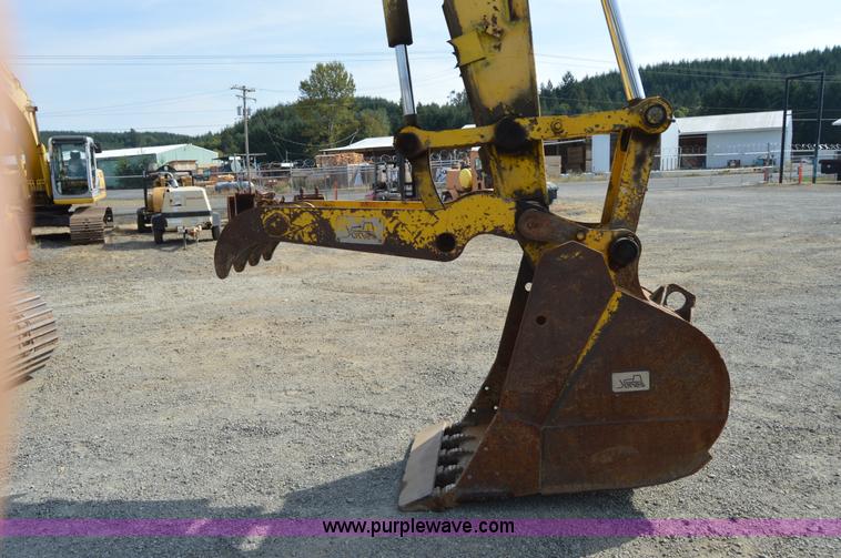 image for item F8339 2004 Kobelco SK210LC excavator