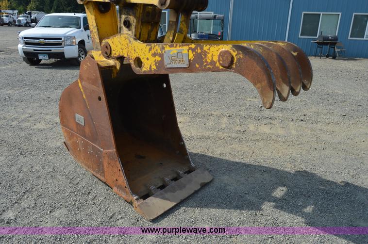 image for item F8339 2004 Kobelco SK210LC excavator