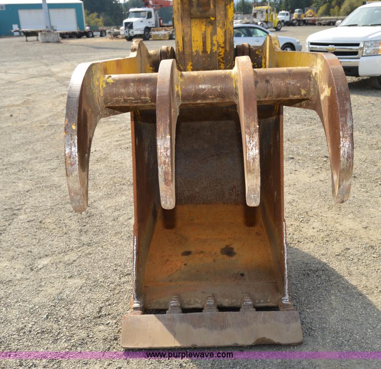 image for item F8339 2004 Kobelco SK210LC excavator