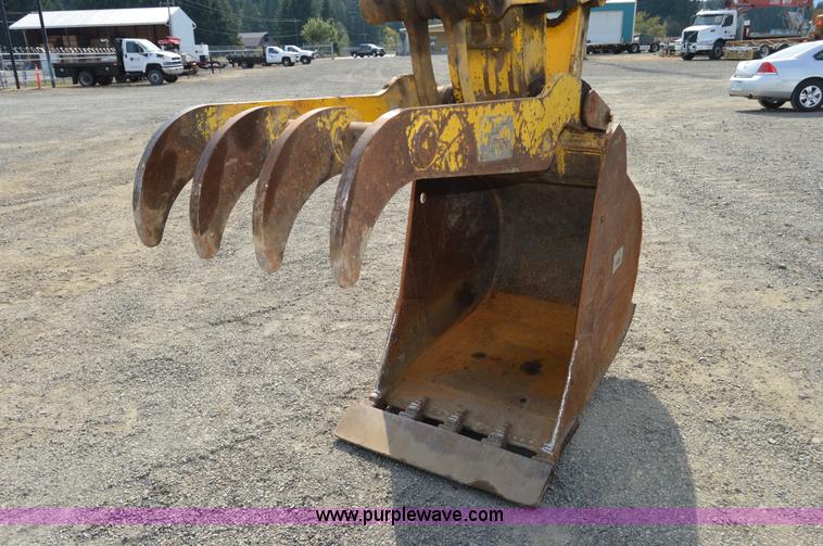 image for item F8339 2004 Kobelco SK210LC excavator