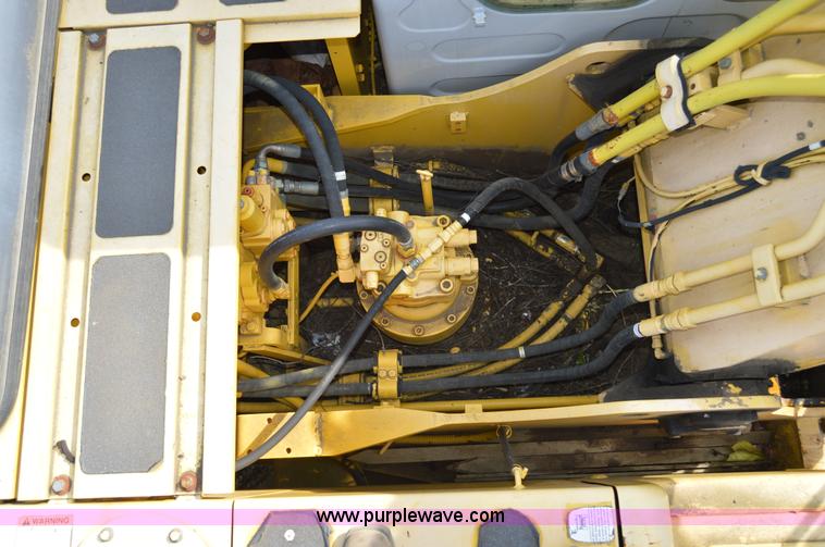 image for item F8339 2004 Kobelco SK210LC excavator