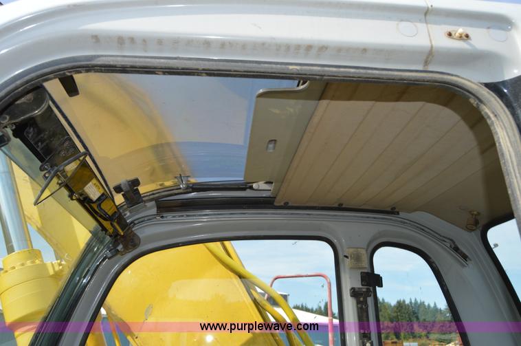 image for item F8339 2004 Kobelco SK210LC excavator