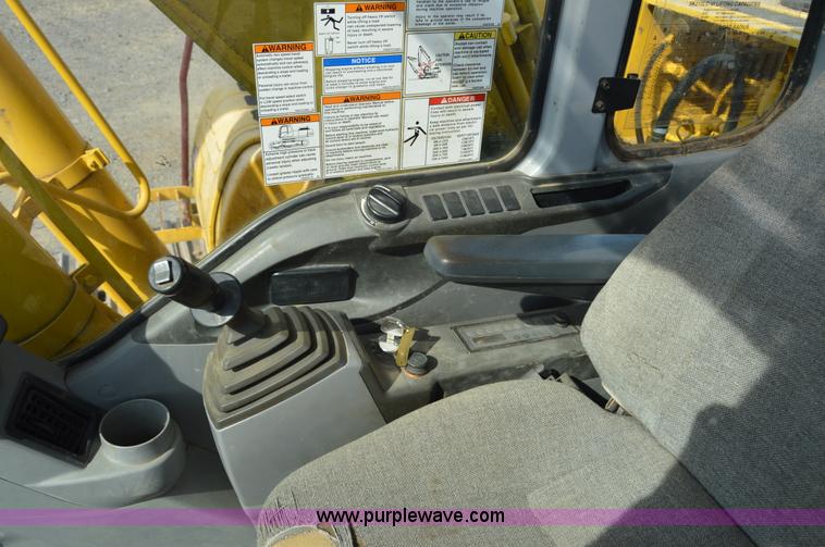 image for item F8339 2004 Kobelco SK210LC excavator