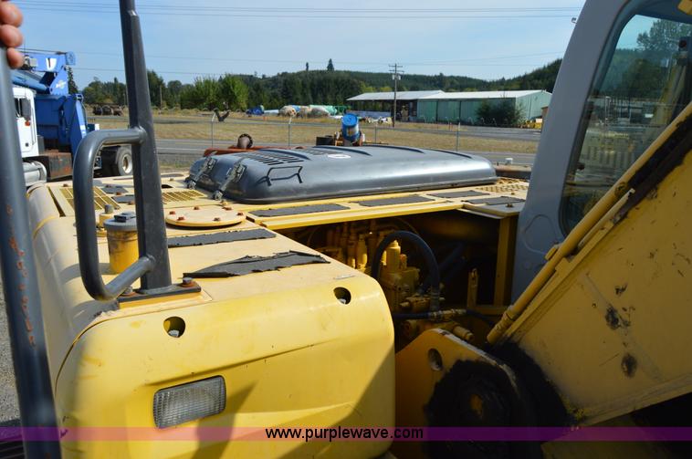 image for item F8340 2003 Kobelco SK210LC excavator