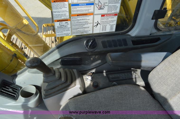 image for item F8340 2003 Kobelco SK210LC excavator