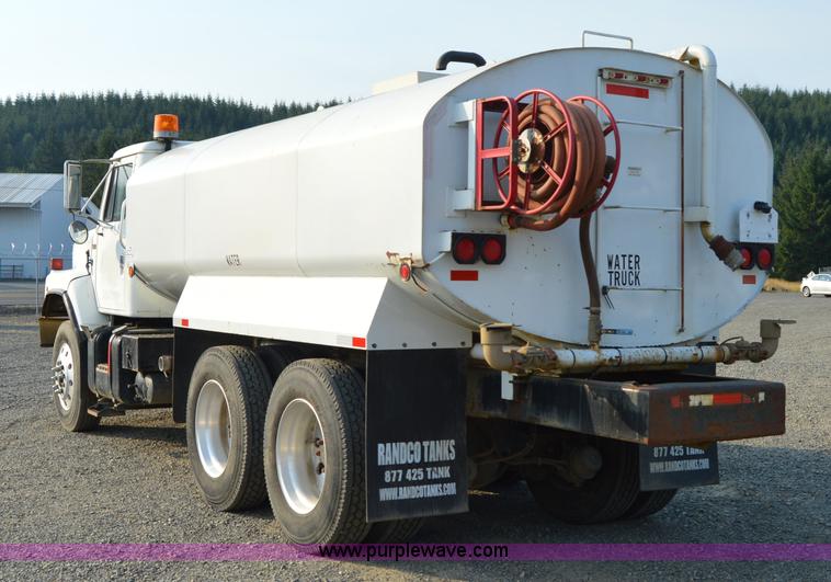 image for item F8343 1988 International F2674 water truck