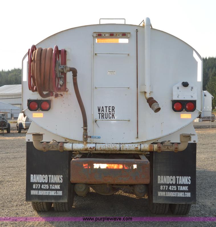 image for item F8343 1988 International F2674 water truck