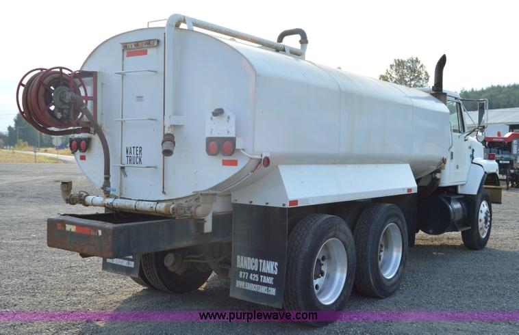 image for item F8343 1988 International F2674 water truck