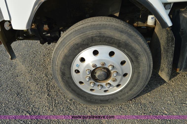 image for item F8343 1988 International F2674 water truck