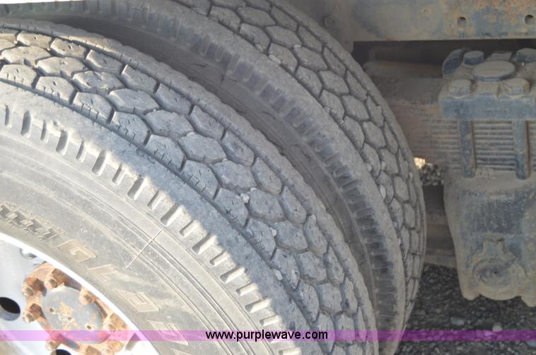 image for item F8343 1988 International F2674 water truck