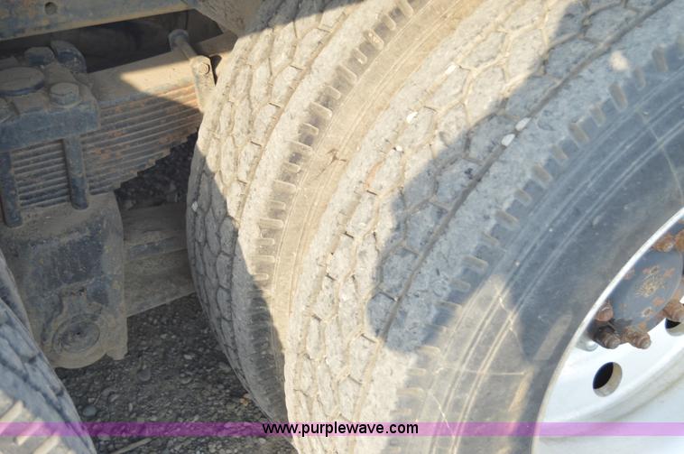 image for item F8343 1988 International F2674 water truck