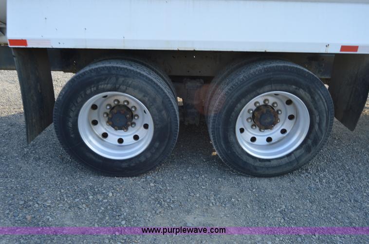 image for item F8343 1988 International F2674 water truck