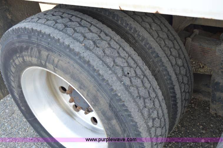 image for item F8343 1988 International F2674 water truck