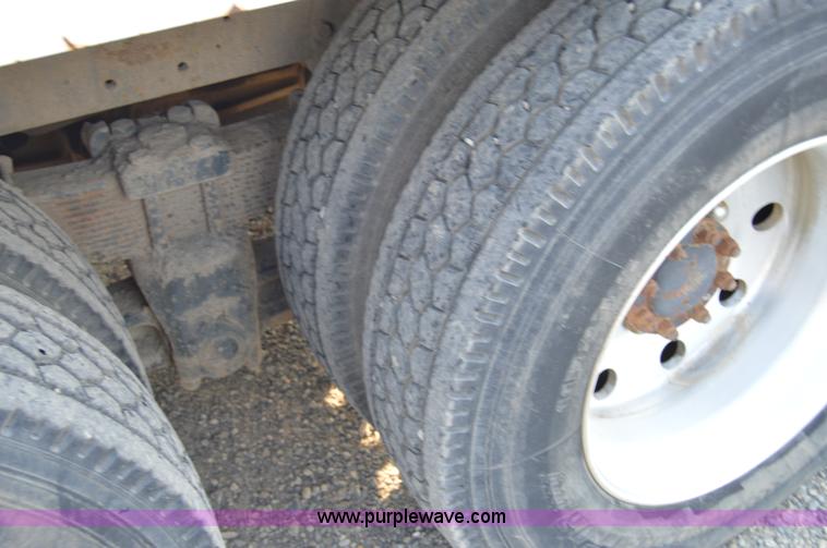 image for item F8343 1988 International F2674 water truck