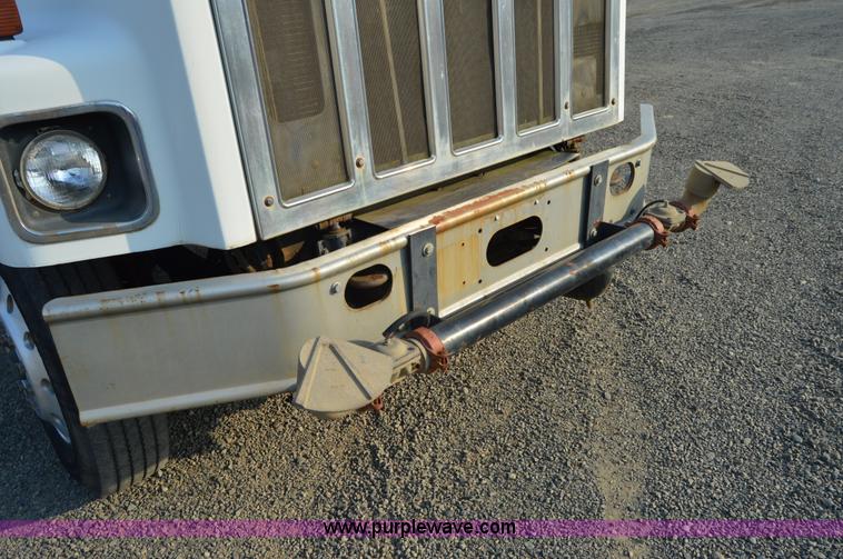 image for item F8343 1988 International F2674 water truck