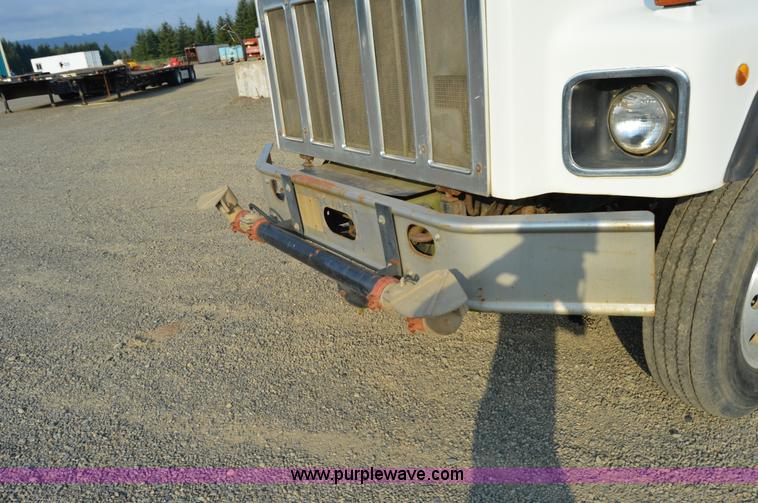 image for item F8343 1988 International F2674 water truck