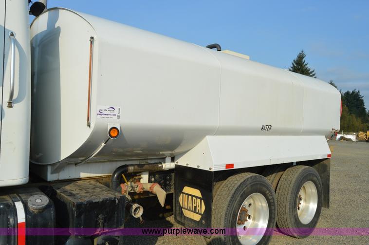 image for item F8343 1988 International F2674 water truck