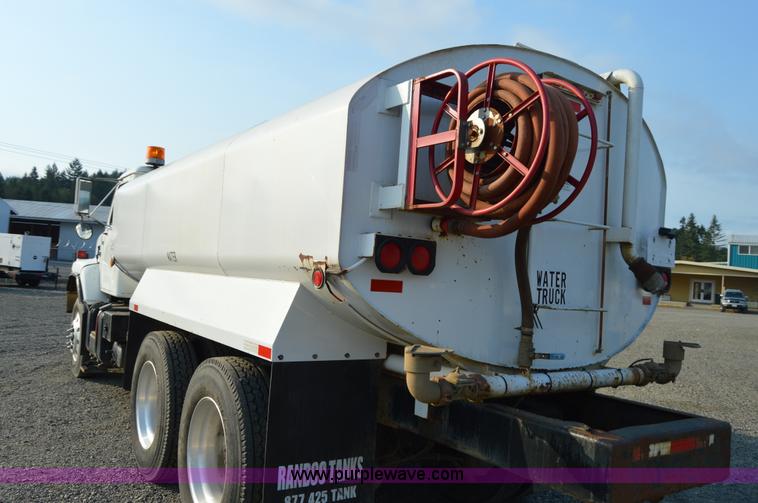 image for item F8343 1988 International F2674 water truck