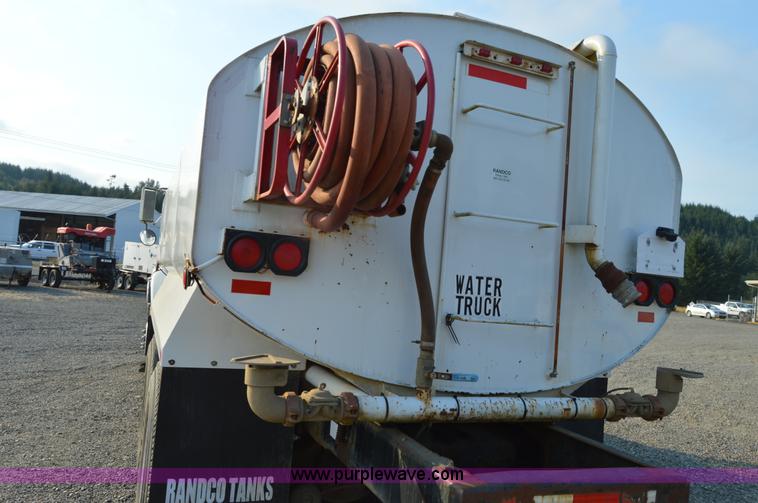 image for item F8343 1988 International F2674 water truck