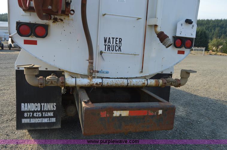 image for item F8343 1988 International F2674 water truck