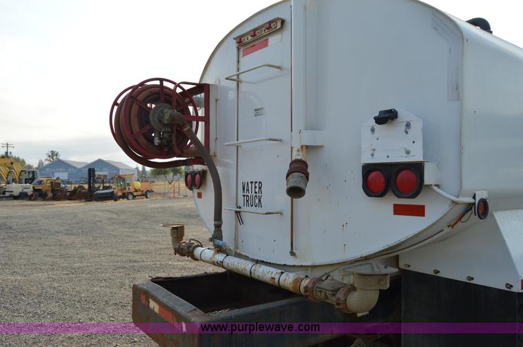image for item F8343 1988 International F2674 water truck