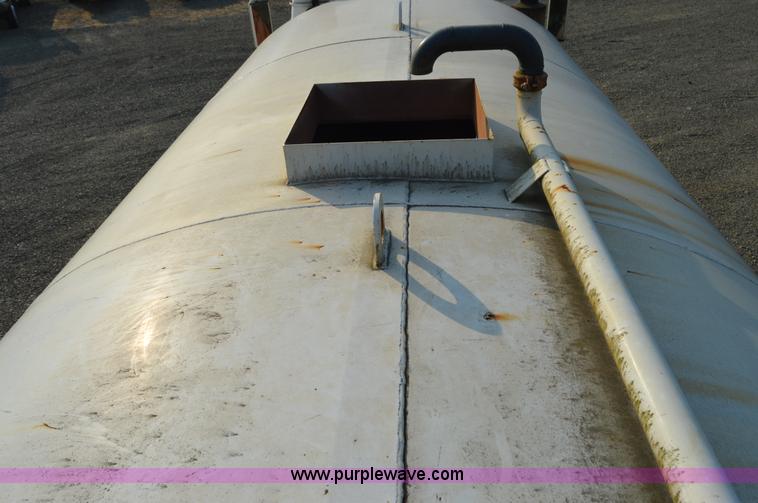 image for item F8343 1988 International F2674 water truck