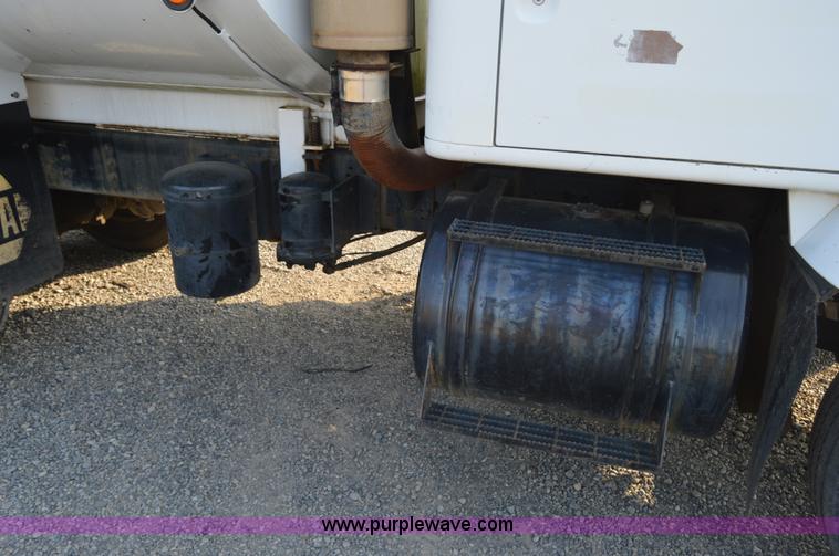 image for item F8343 1988 International F2674 water truck