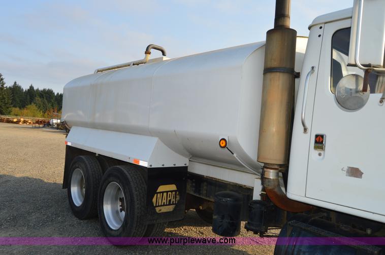 image for item F8343 1988 International F2674 water truck