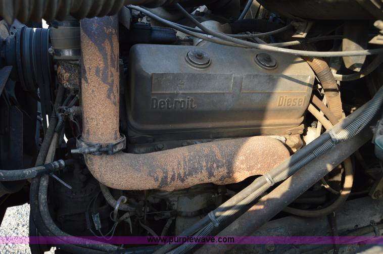 image for item F8343 1988 International F2674 water truck