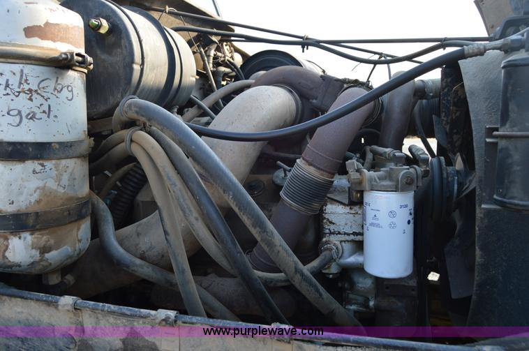 image for item F8343 1988 International F2674 water truck