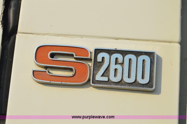 image for item F8343 1988 International F2674 water truck