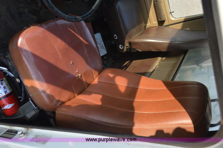 image for item F8343 1988 International F2674 water truck