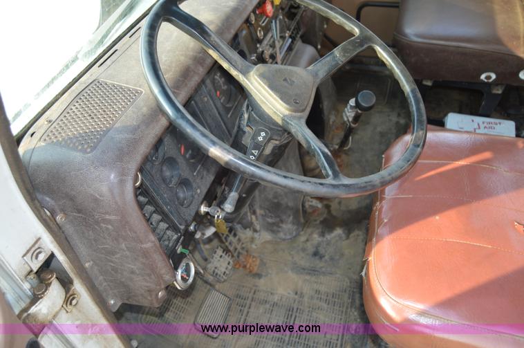 image for item F8343 1988 International F2674 water truck