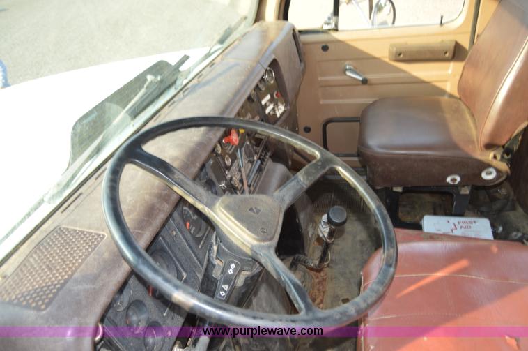 image for item F8343 1988 International F2674 water truck