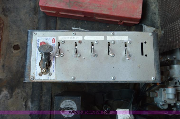 image for item F8343 1988 International F2674 water truck