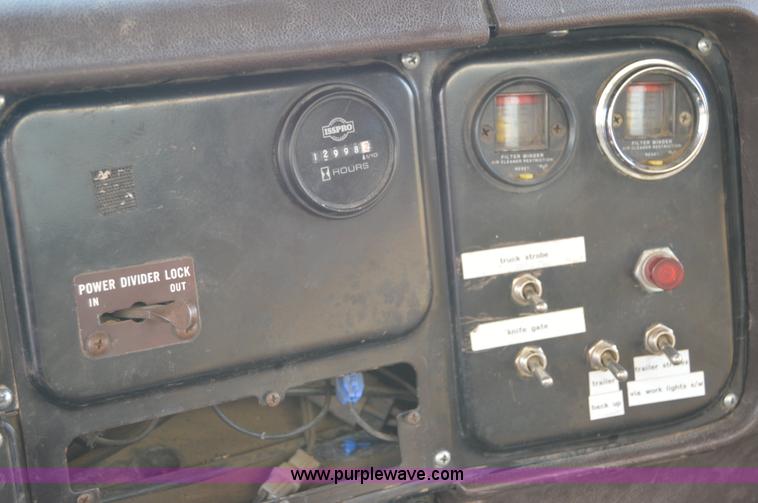 image for item F8343 1988 International F2674 water truck