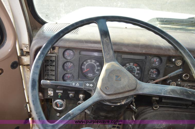 image for item F8343 1988 International F2674 water truck