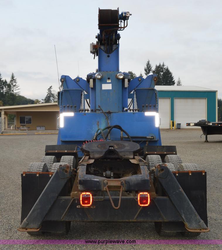 image for item F8344 1997 Peterbilt 357 truck with Manitex crane