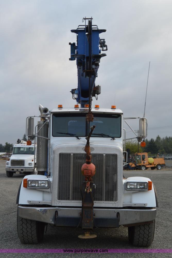 image for item F8344 1997 Peterbilt 357 truck with Manitex crane