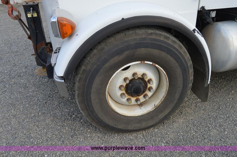 image for item F8344 1997 Peterbilt 357 truck with Manitex crane