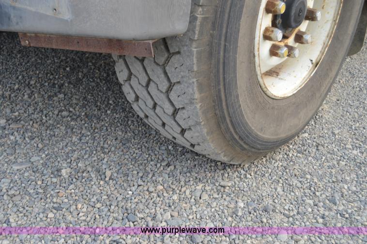 image for item F8344 1997 Peterbilt 357 truck with Manitex crane