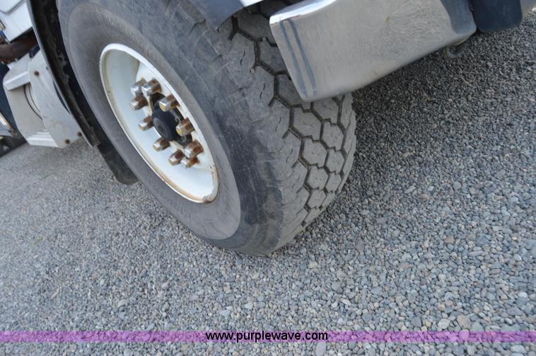 image for item F8344 1997 Peterbilt 357 truck with Manitex crane