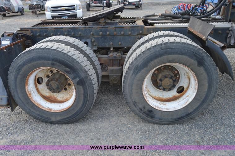 image for item F8344 1997 Peterbilt 357 truck with Manitex crane